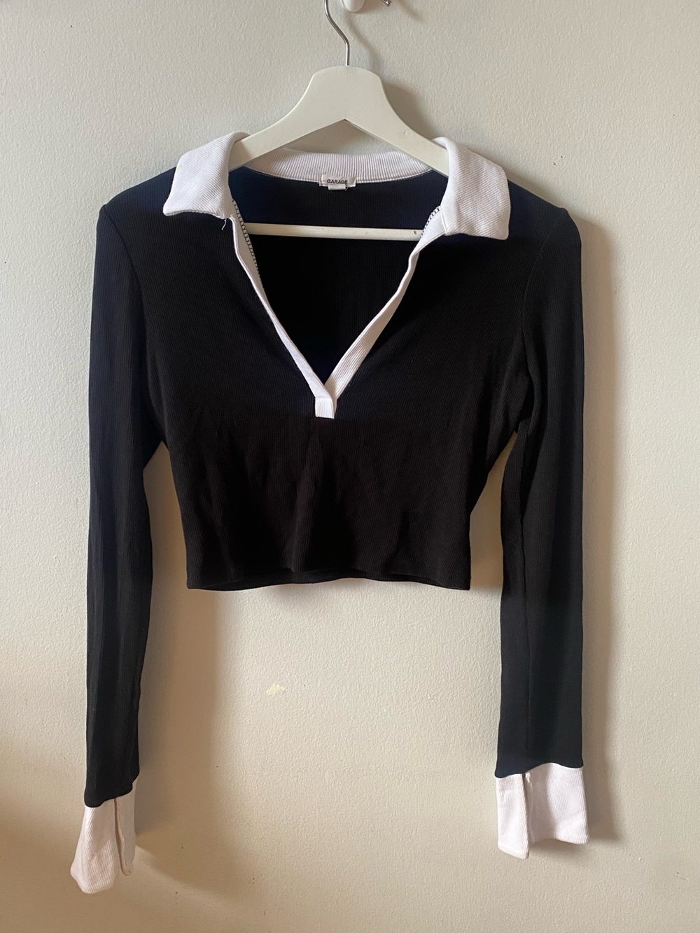 Garage 90s style longs sleeve Crop Top 🖤 🤍